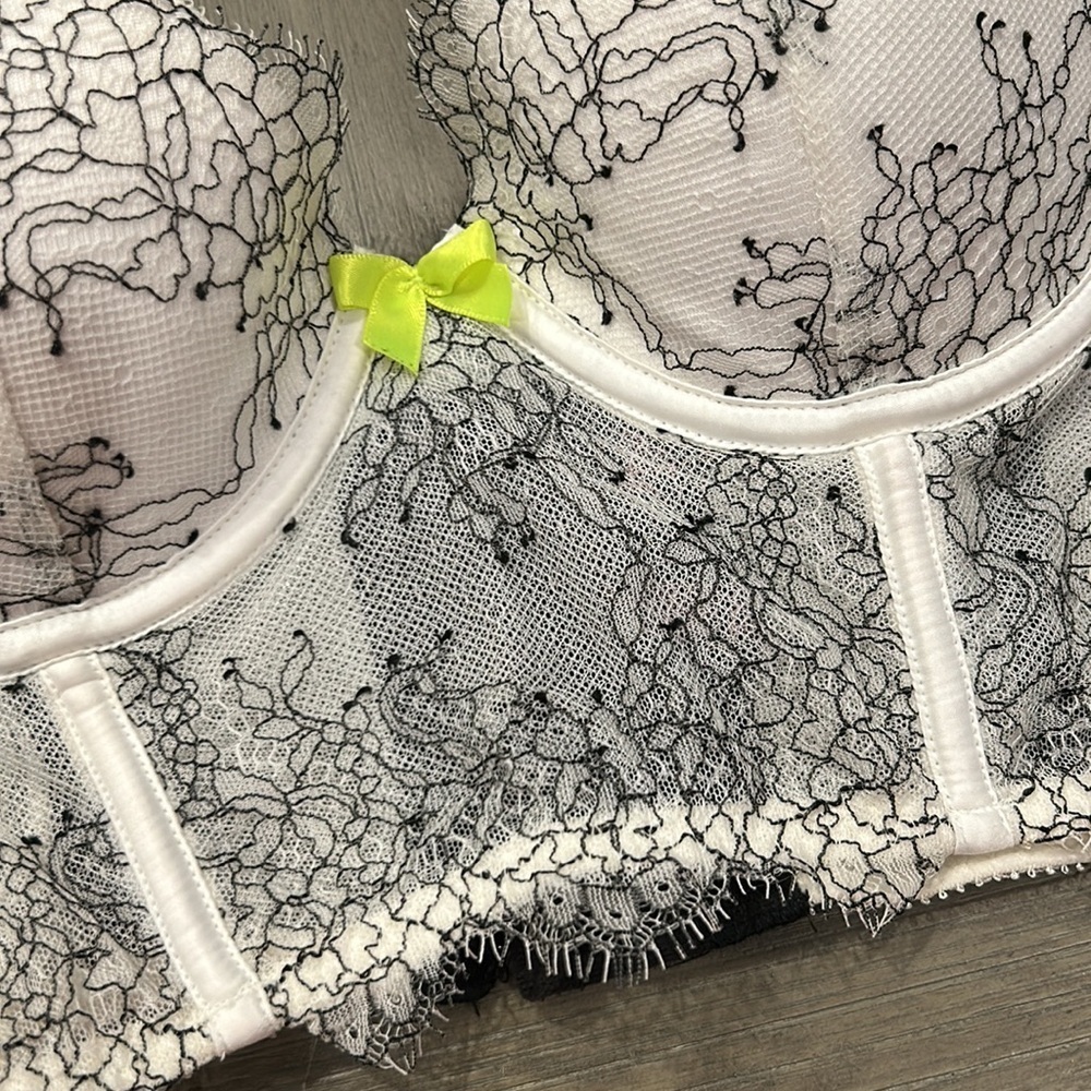 Victoria’s Secret Very Sexy Push Up Longline Bra - Picture 2 of 9